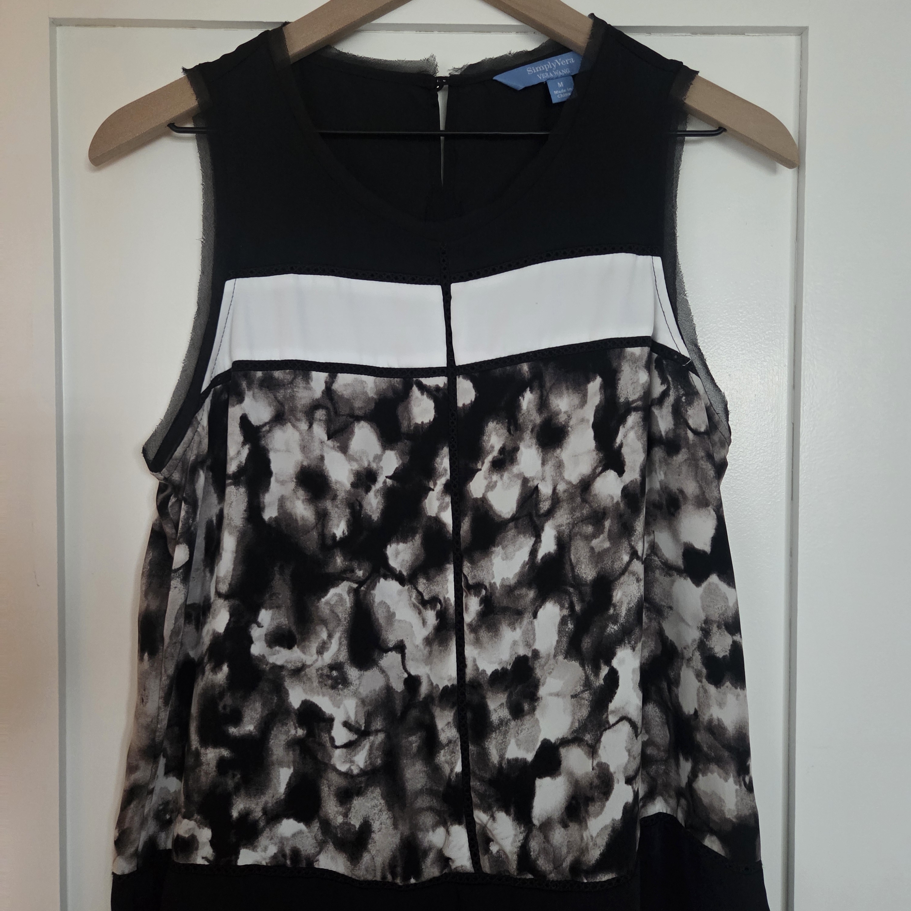 Simply Vera Vera Wang Black And White Sleeveless Blouse